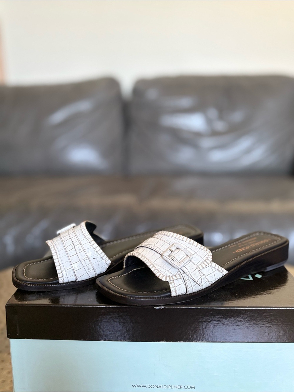 Donald J Pliner White Croc Embossed Leather Slide Sandals Made in Italy Size 6